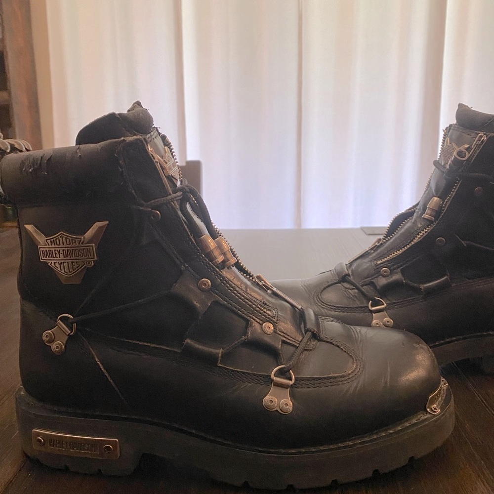 Harley Davidson boots!!